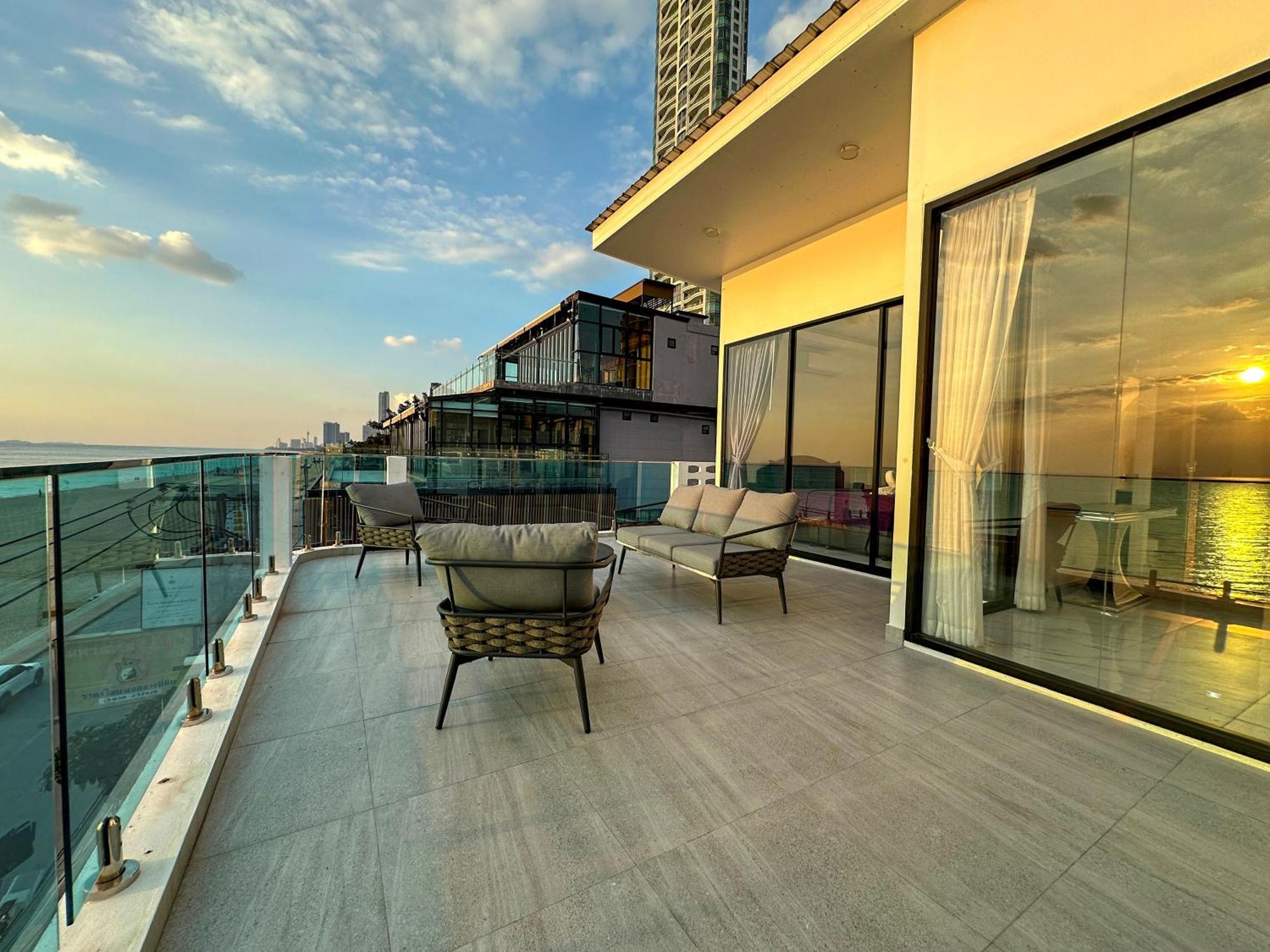 Stunning Beachfront View Luxurious Apartment 40 Jomtien Beach Exteriör bild