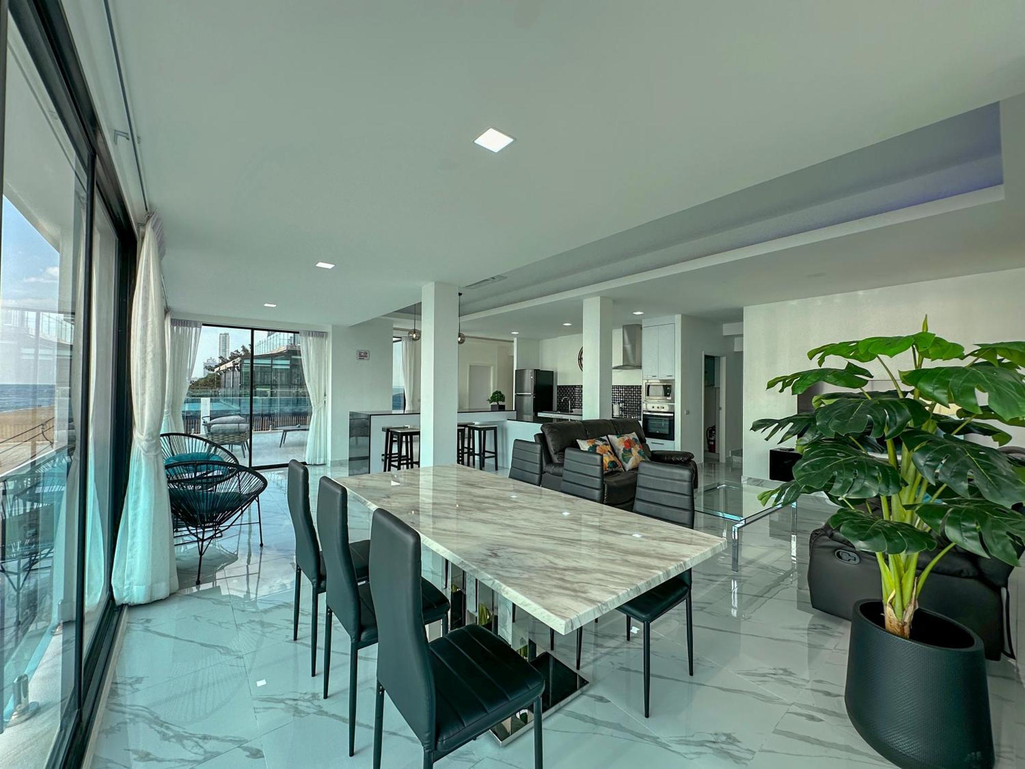 Stunning Beachfront View Luxurious Apartment 40 Jomtien Beach Exteriör bild